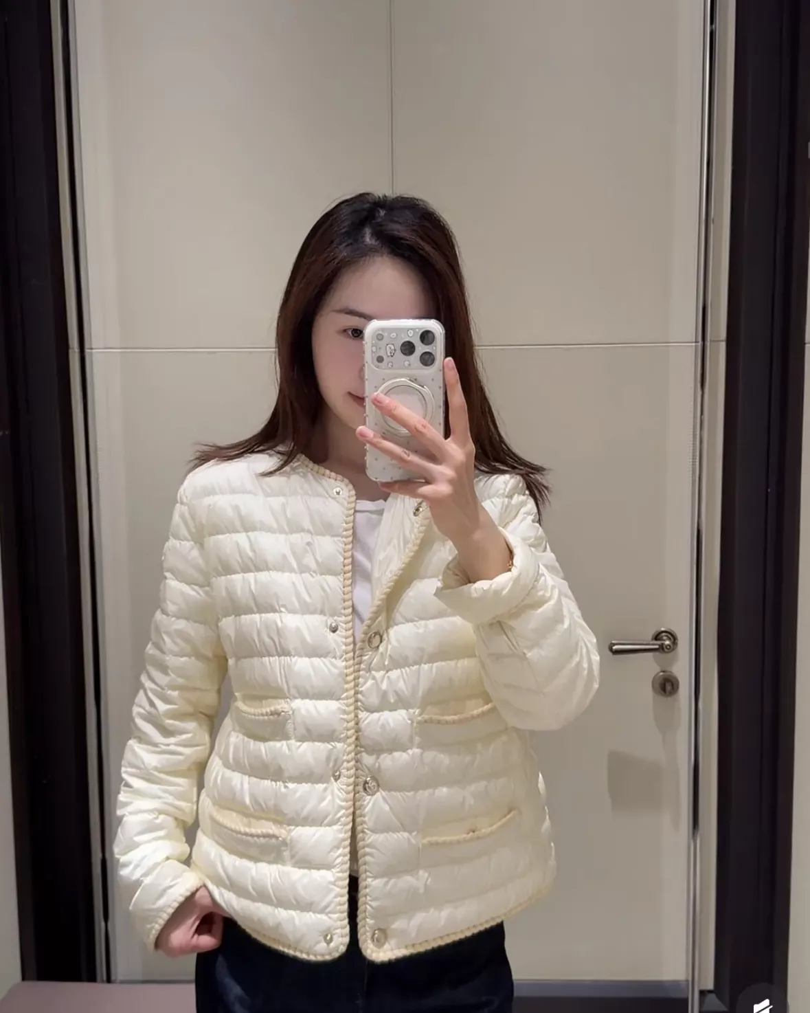몽클레어 라운드넥 경량 여성용 쇼트 패딩 상세 이미지 21