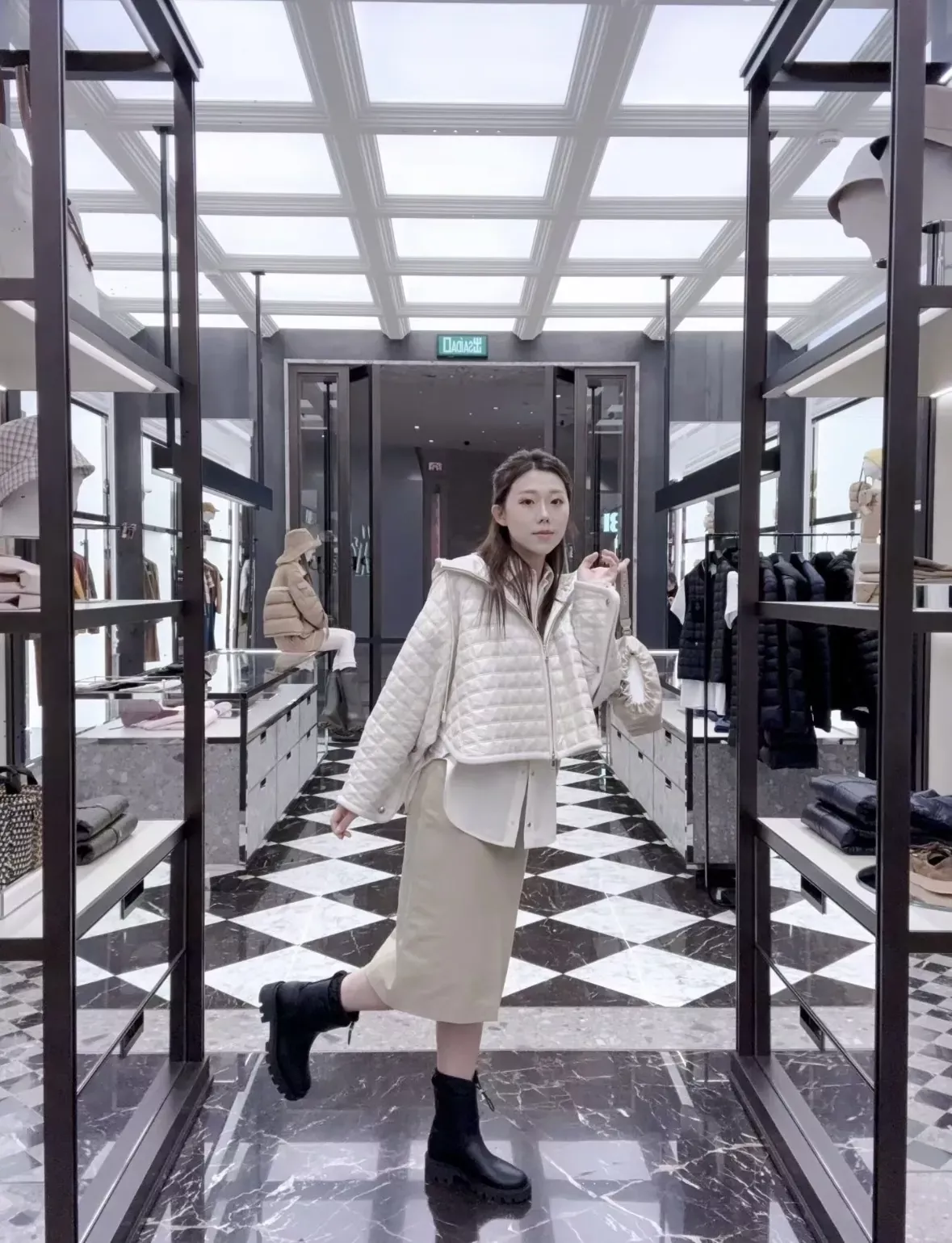 몽클레어 격자 텍스처 쇼트 여성용 후드 재킷 상세 이미지 18