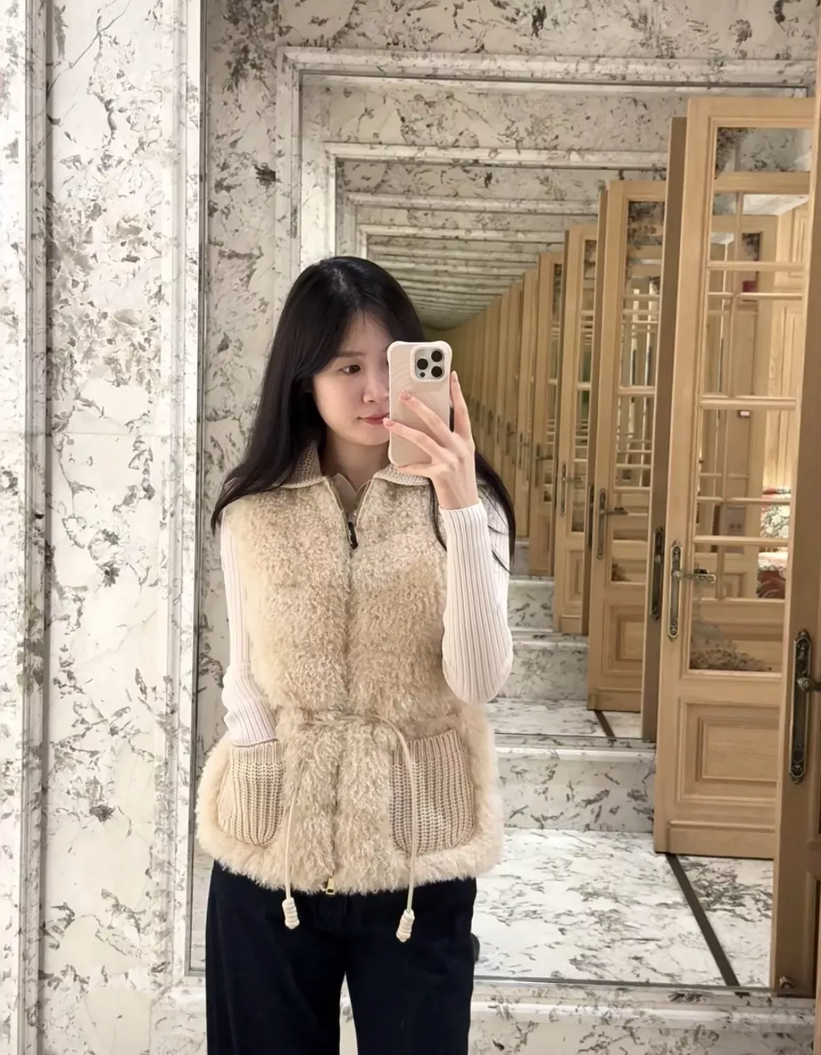 몽클레어 니트 배색 양털 패딩 조끼 상세 이미지 34