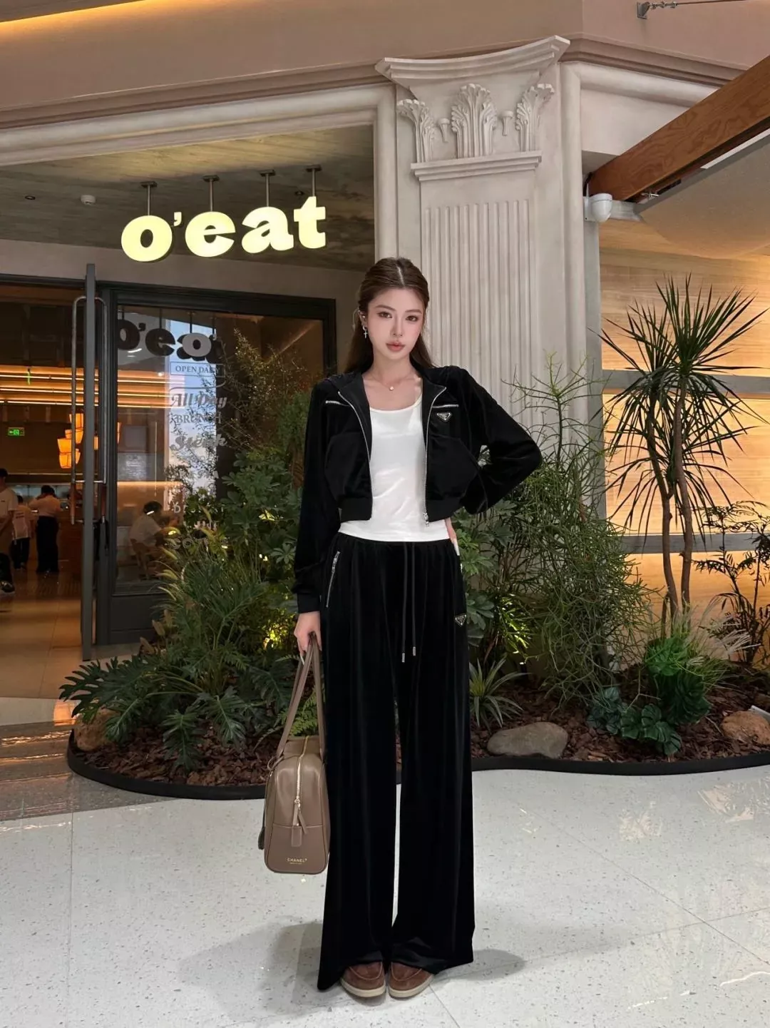 프라다 벨벳 후드 집업 여성용 상하의 세트 상세 이미지 18
