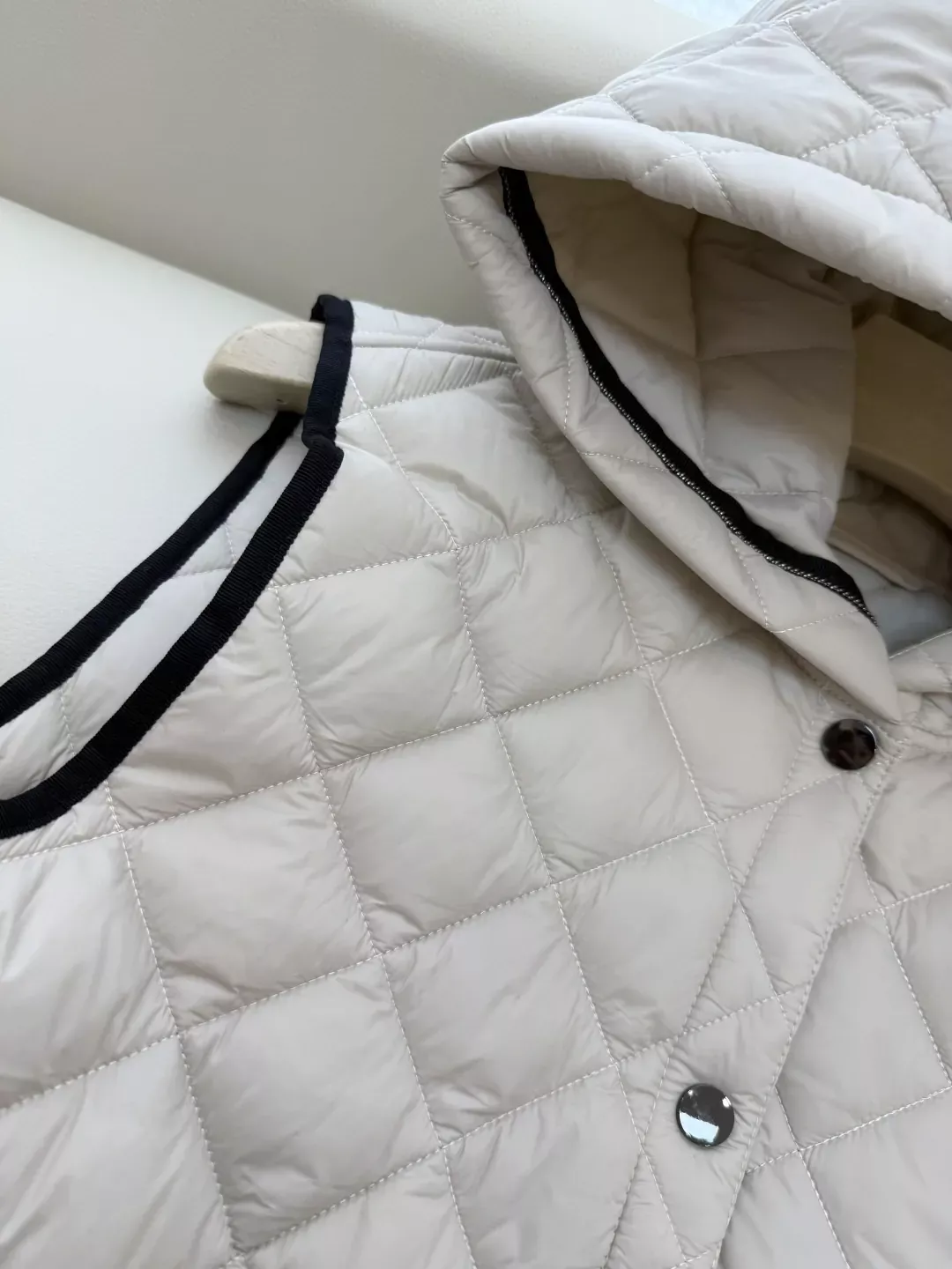 브루넬로쿠치넬리 다이아 퀼팅 후드 여성용 패딩 조끼 상세 이미지 8