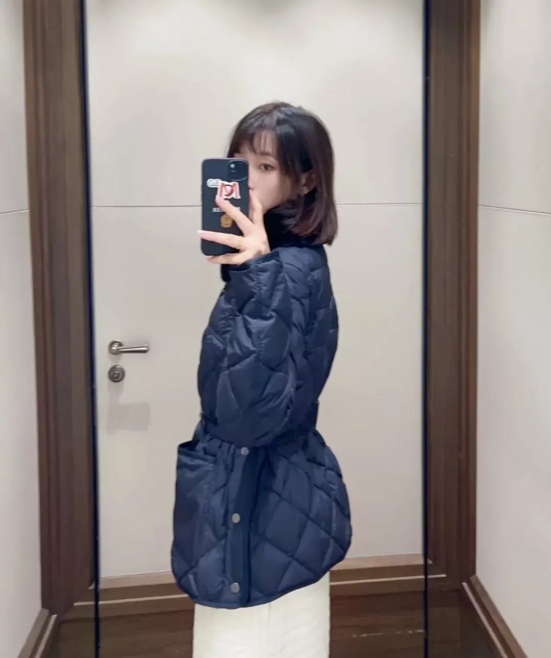 몽클레어 체크 퀼팅 퍼 카라 여성용 쇼트 패딩 상세 이미지 11
