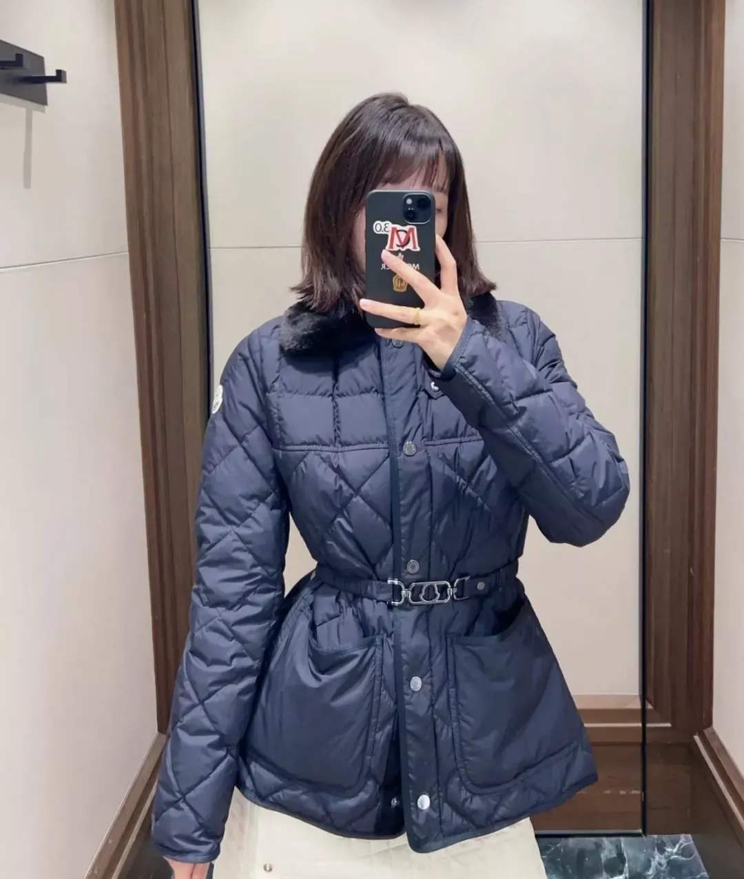 몽클레어 체크 퀼팅 퍼 카라 여성용 쇼트 패딩 상세 이미지 12