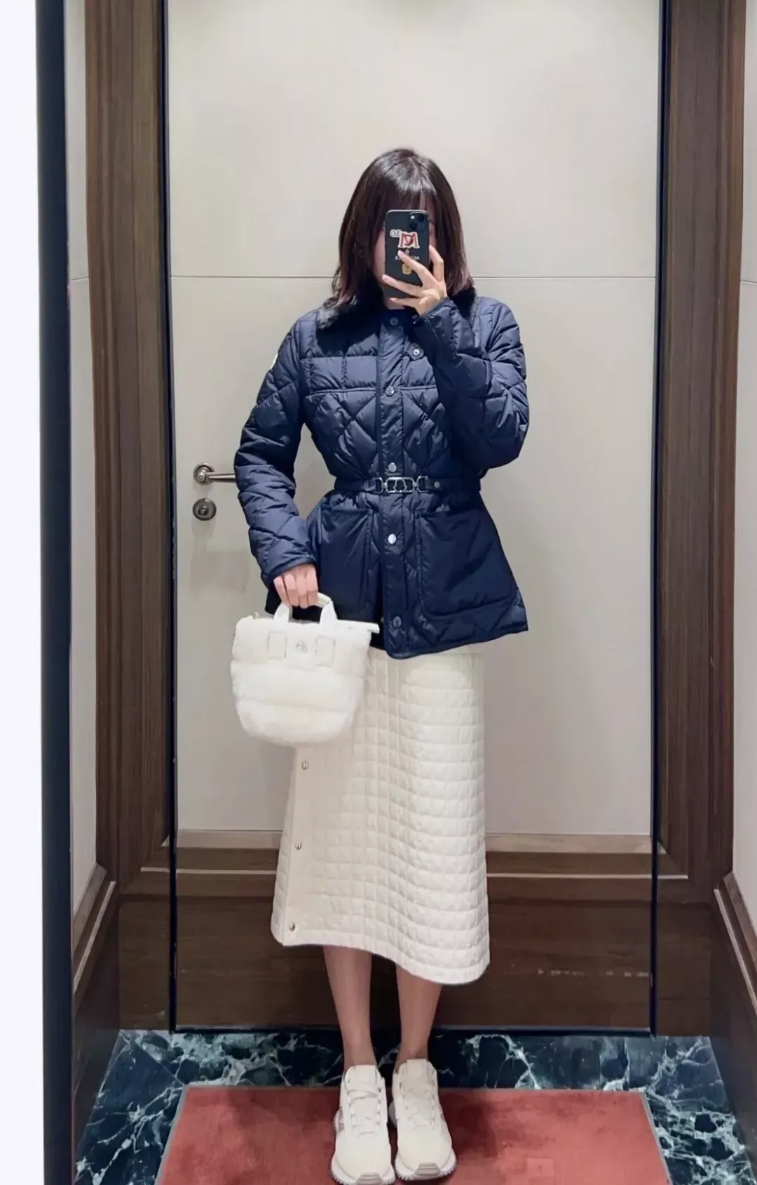 몽클레어 체크 퀼팅 퍼 카라 여성용 쇼트 패딩 상세 이미지 13