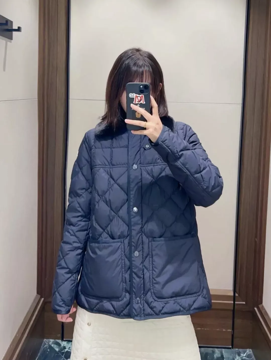 몽클레어 체크 퀼팅 퍼 카라 여성용 쇼트 패딩 상세 이미지 15