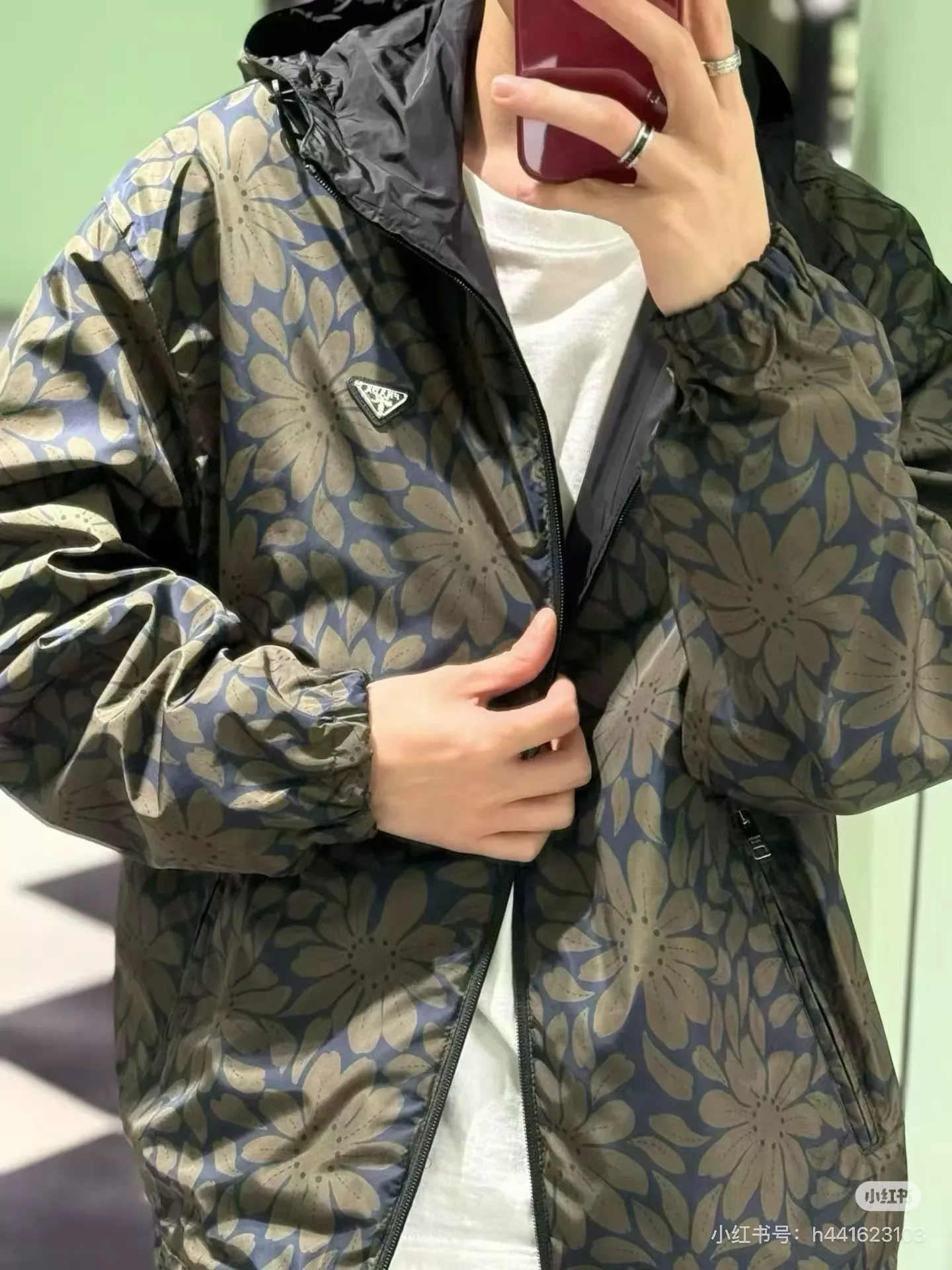 프라다 양면 나일론 후드 남녀공용 후드 재킷 상세 이미지 30