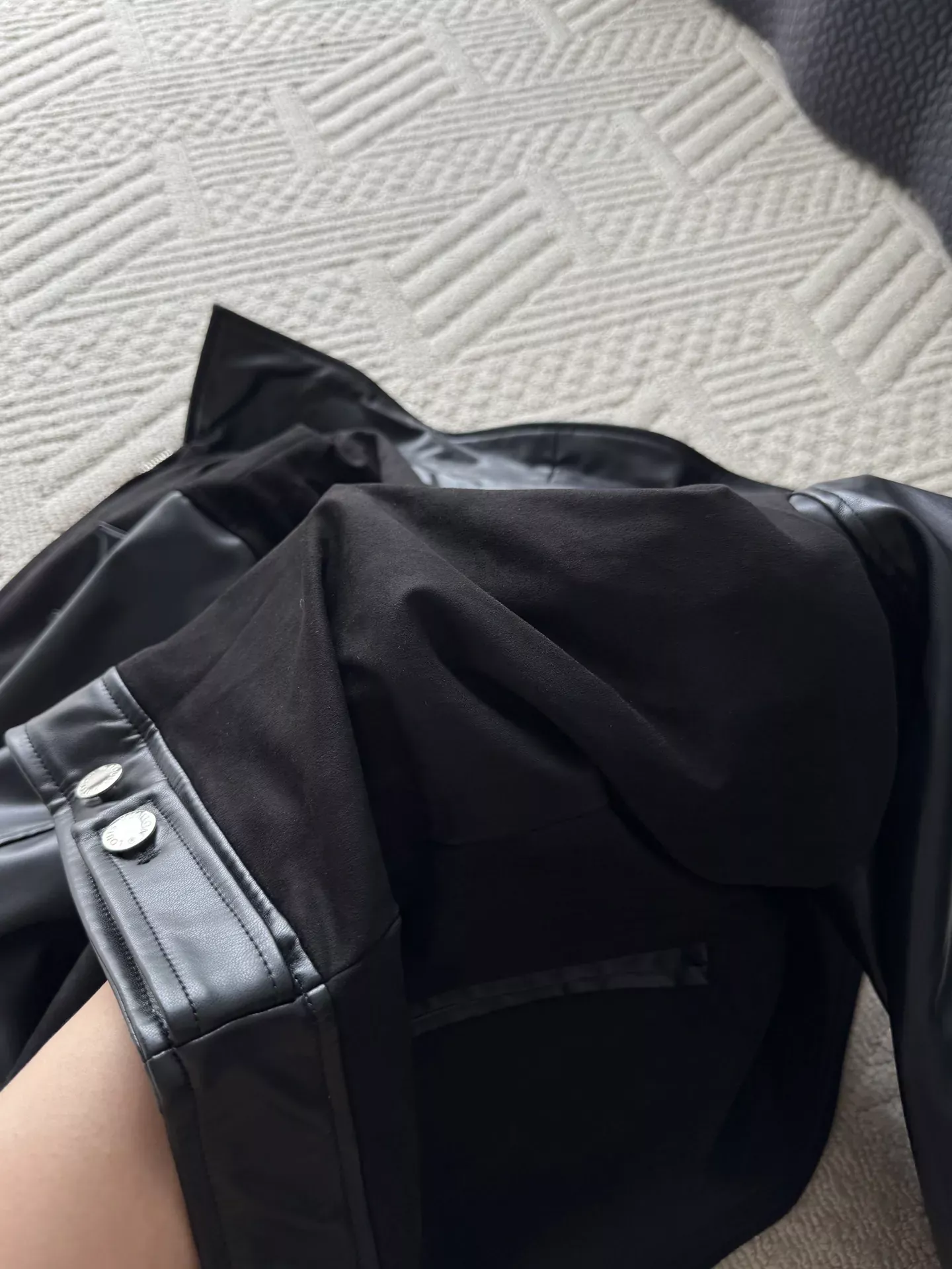 루이비통 스웨이드 배색 집업 남녀공용 가죽 재킷 상세 이미지 34
