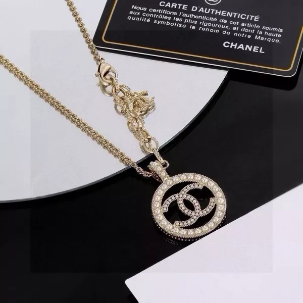 샤넬 진주 더블C 펜던트 목걸이