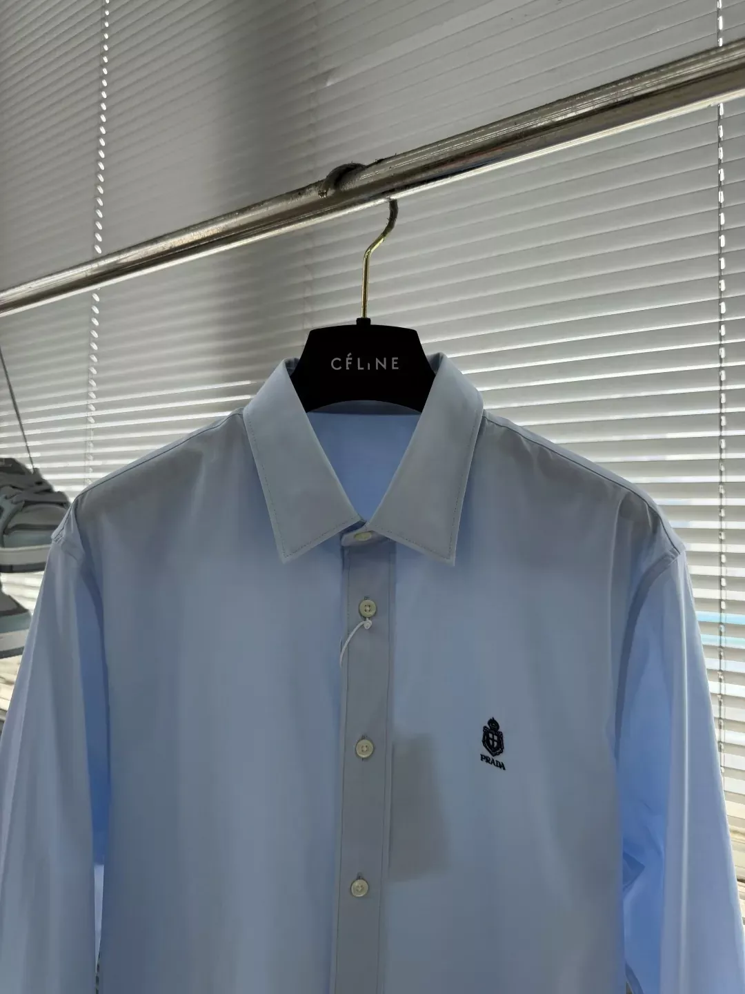 프라다 자수 디테일 스트레치 남녀공용 긴소매 셔츠 상세 이미지 10