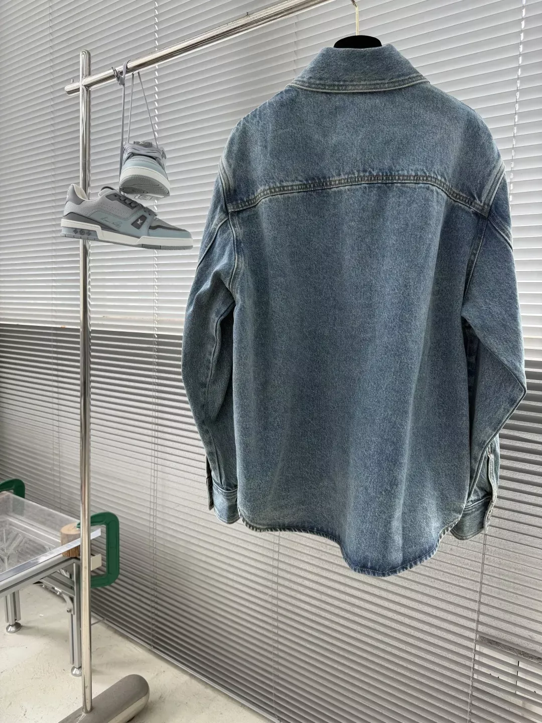 아미 하트 자수 워싱 남녀공용 데님 재킷 상세 이미지 3