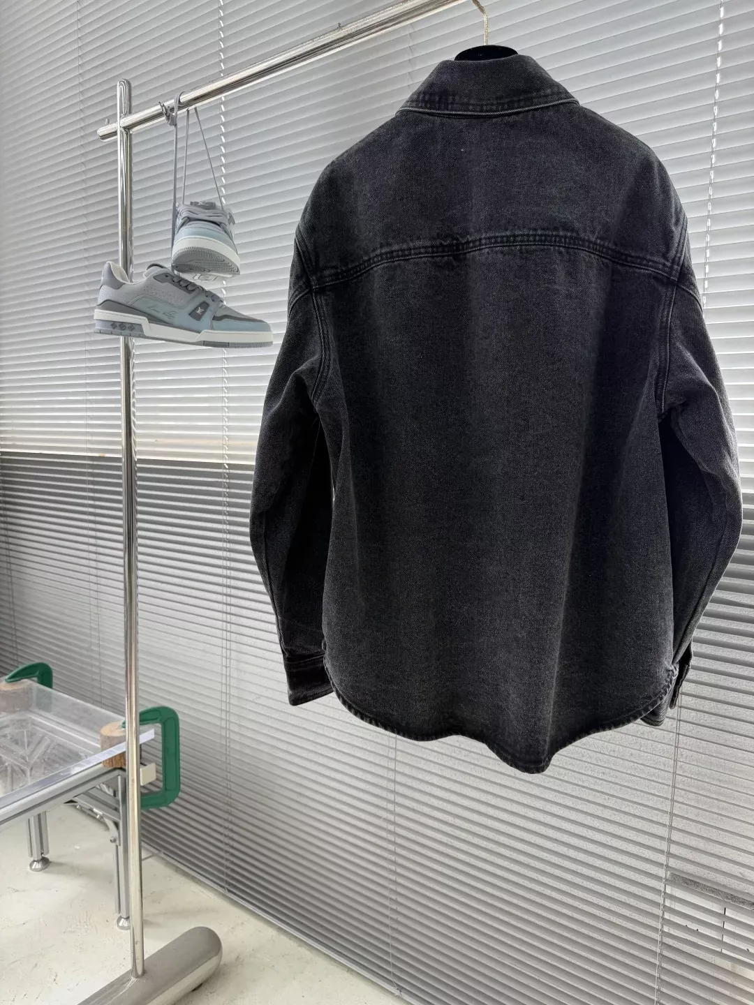 아미 하트 자수 워싱 데님 남녀공용 긴소매 데님 셔츠 상세 이미지 3