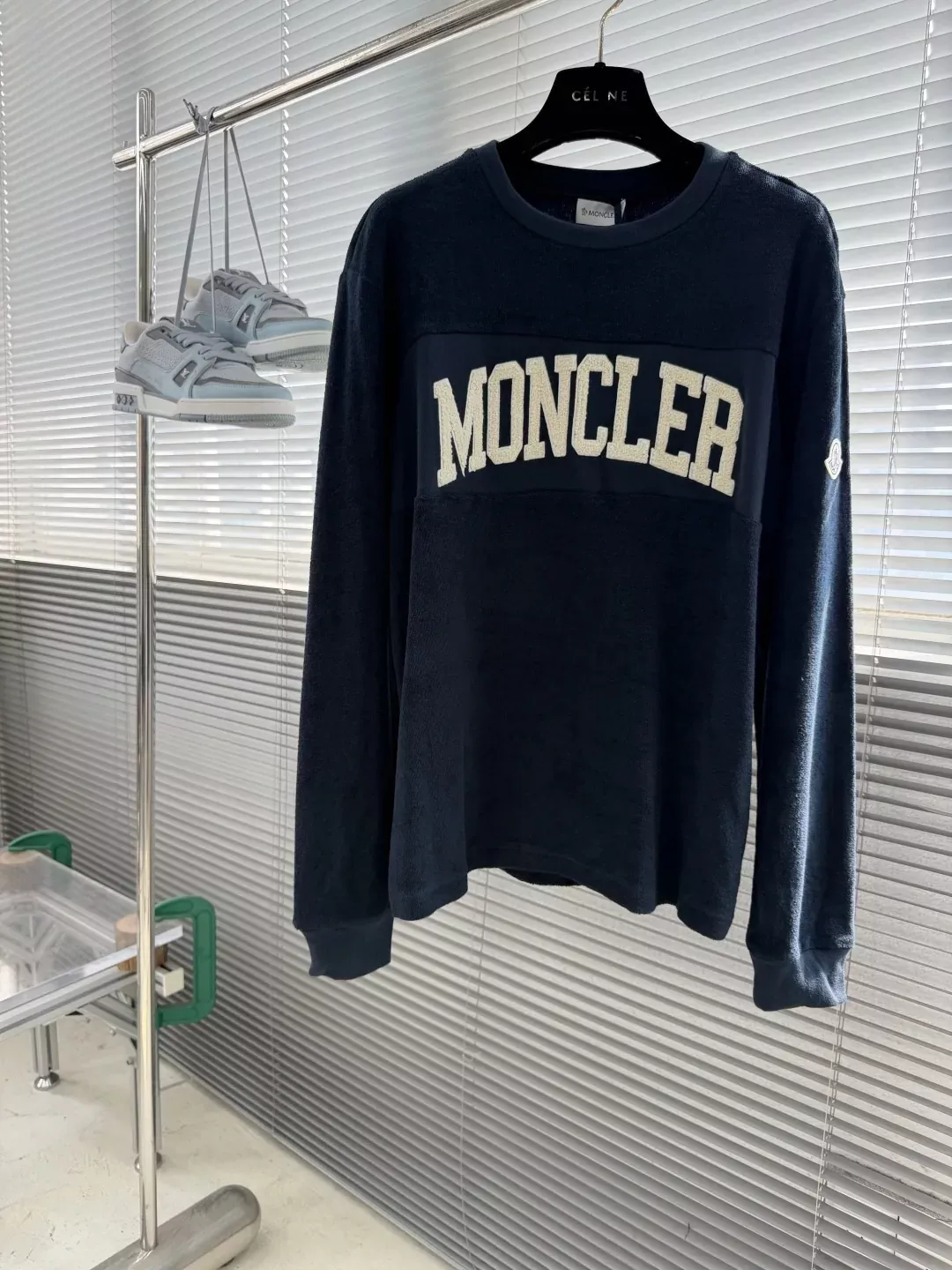 몽클레어 타월 자수 코튼 남녀공용 긴소매 티셔츠 상세 이미지 1