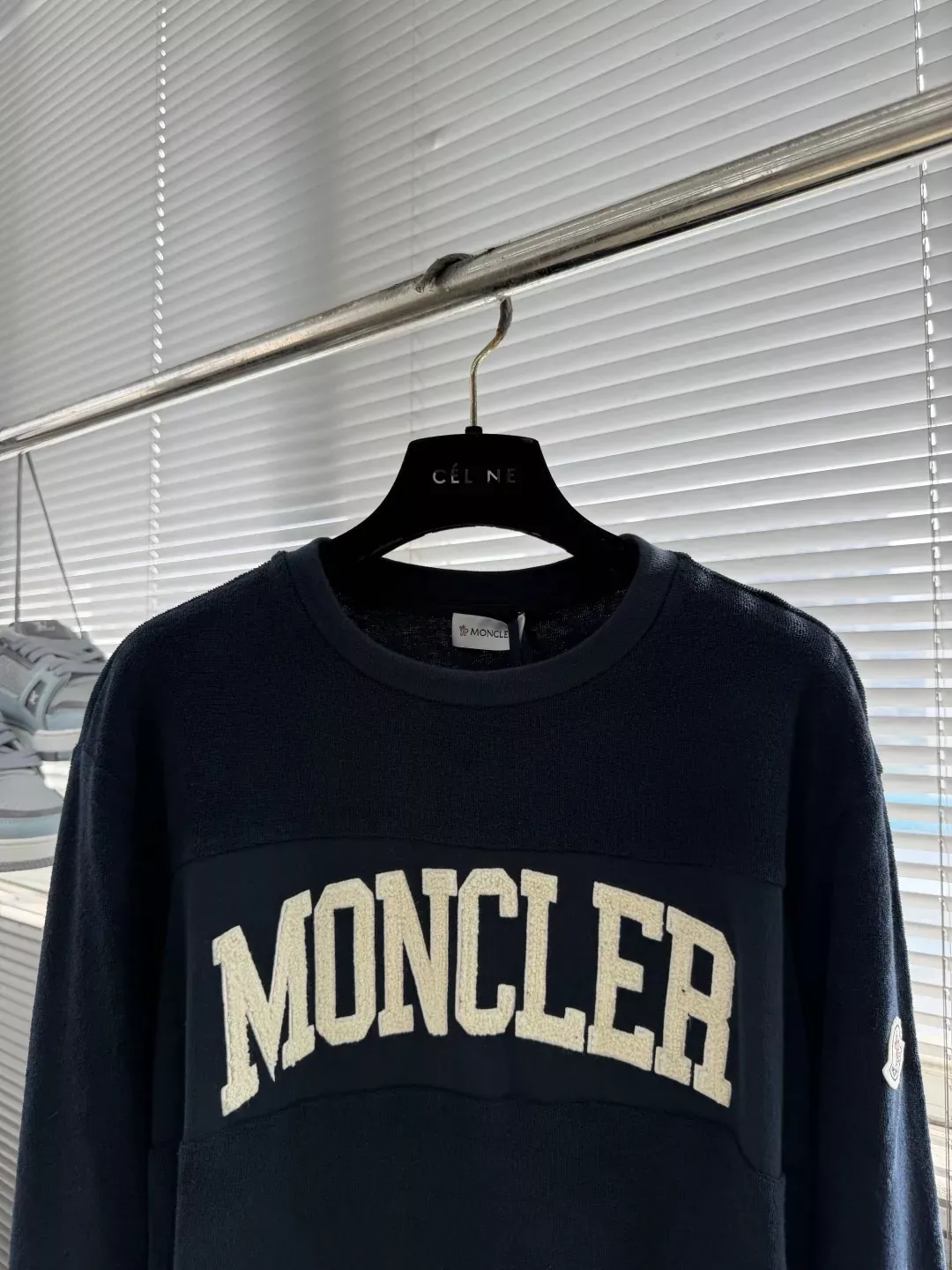 몽클레어 타월 자수 코튼 남녀공용 긴소매 티셔츠 상세 이미지 2
