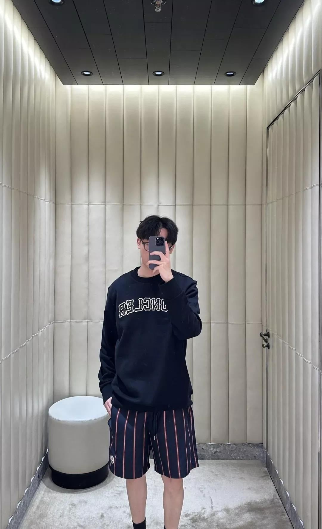 몽클레어 자수 패치 로고 남녀공용 맨투맨 티셔츠 상세 이미지 15