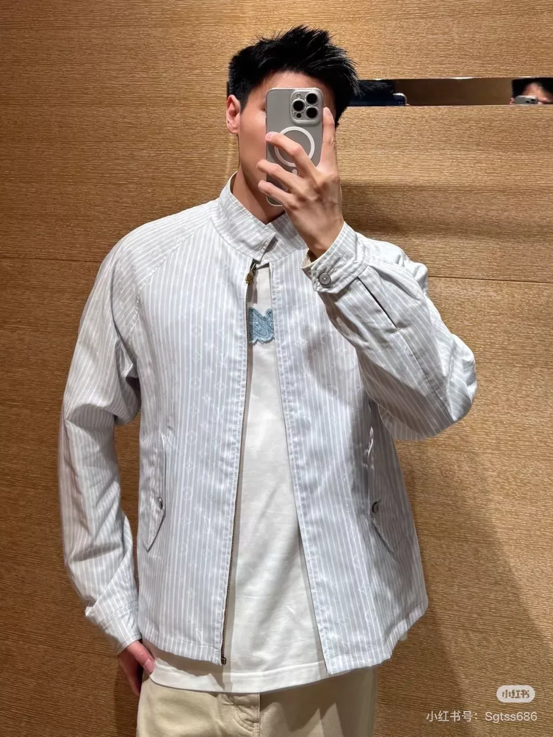 루이비통 모노그램 양면 하이넥 남녀공용 집업 재킷 상세 이미지 19