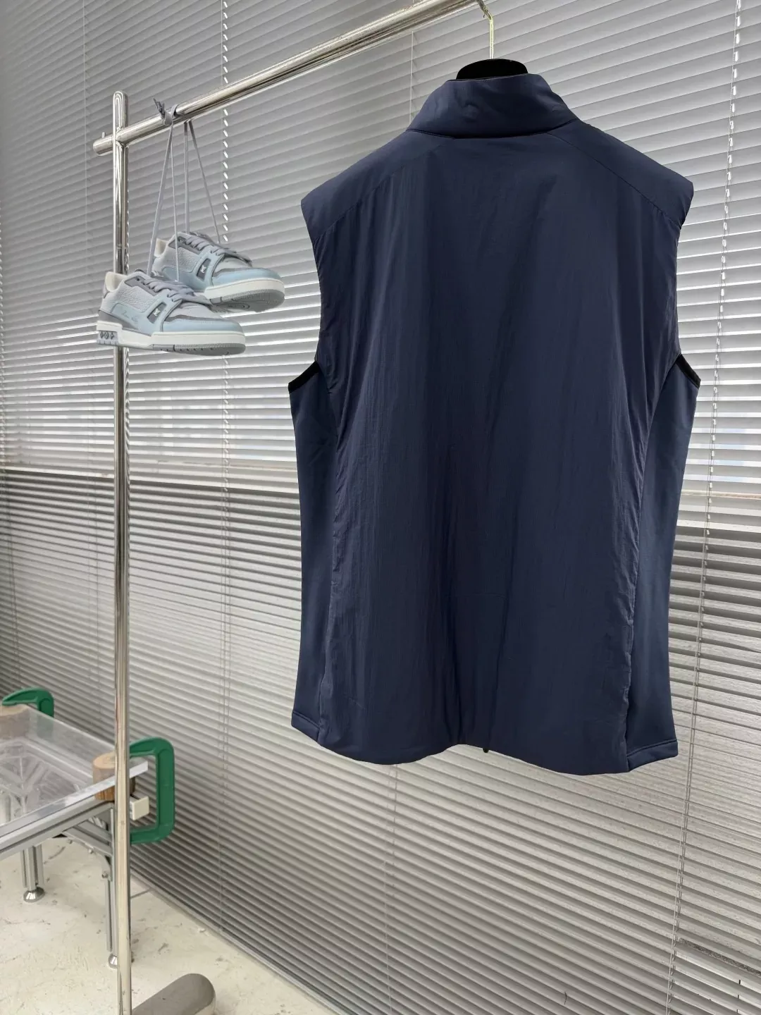 아크테릭스 경량 보온 스탠드칼라 남녀공용 집업 조끼 상세 이미지 12
