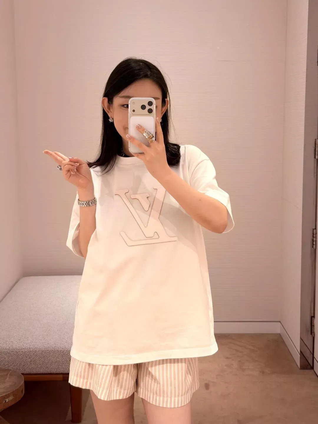 루이비통 레이저 컷 로고 코튼 남녀공용 반소매 티셔츠 상세 이미지 13