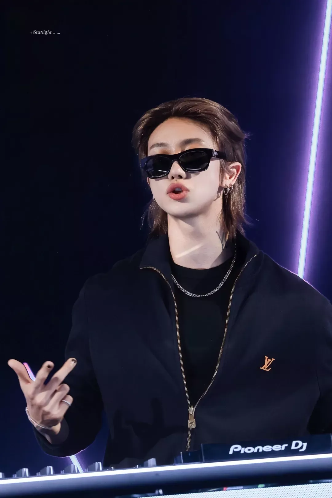 루이비통 양면 모노그램 니트 남녀공용 집업 재킷 상세 이미지 21