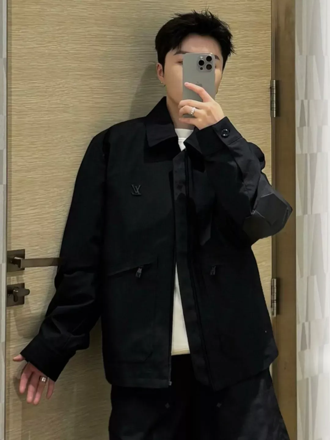 루이비통 자카드 로고 코튼 집업 남녀공용 집업 재킷 상세 이미지 16
