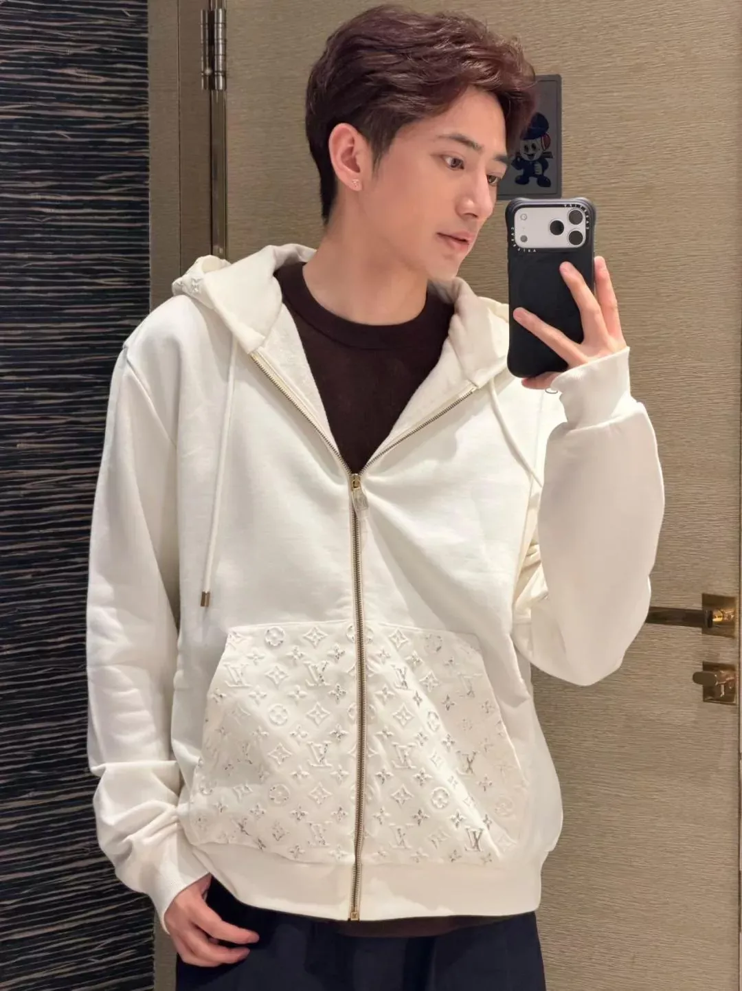 루이비통 반사 엠보 로고 후드 남녀공용 후드 재킷 상세 이미지 13