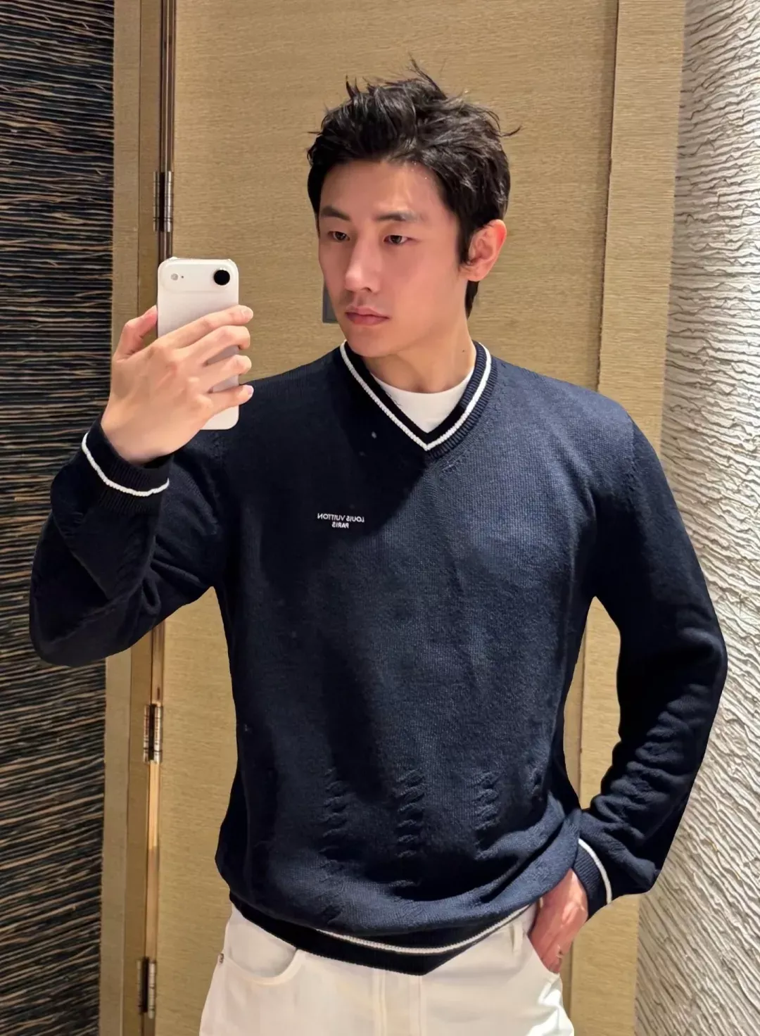 루이비통 브이넥 자수 케이블 남녀공용 긴소매 니트 상세 이미지 11