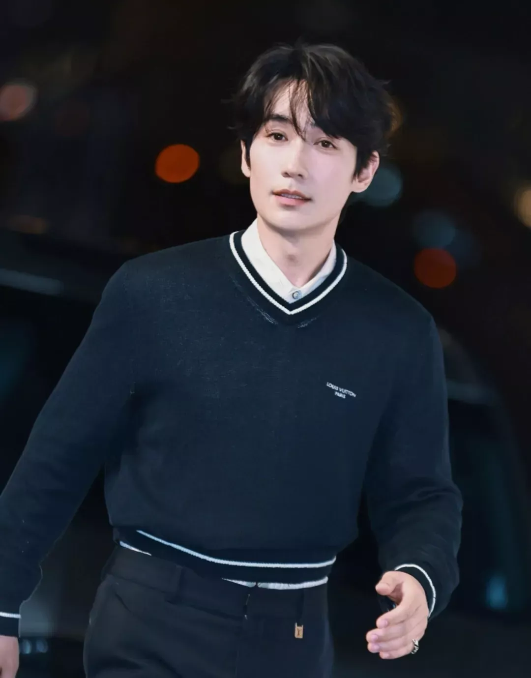 루이비통 브이넥 자수 케이블 남녀공용 긴소매 니트 상세 이미지 13