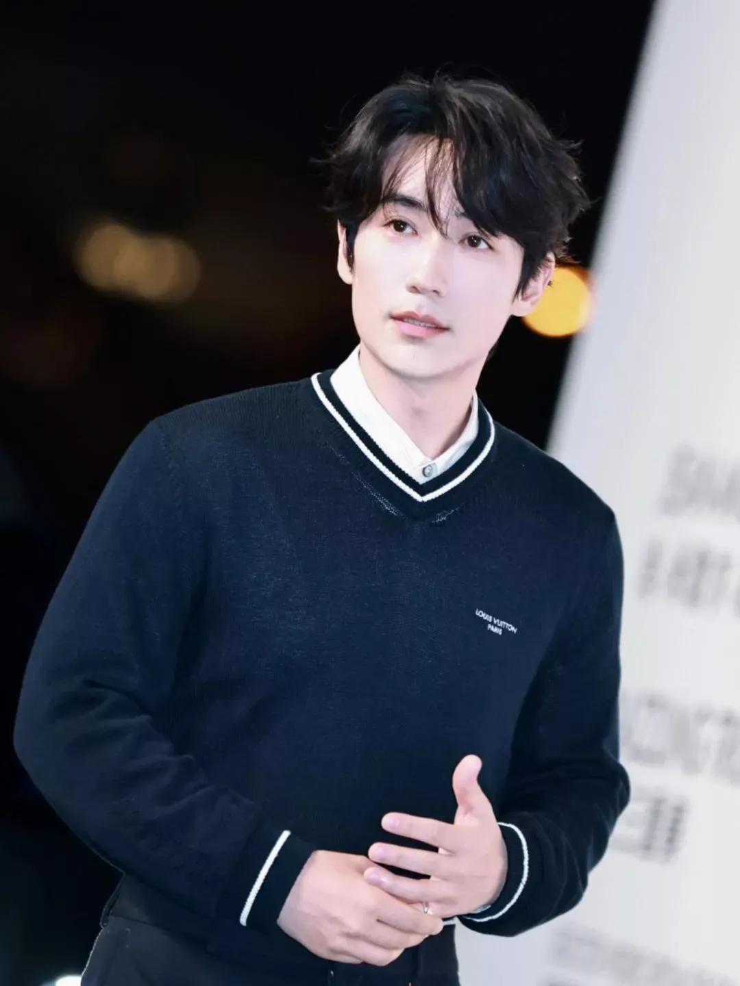 루이비통 브이넥 자수 케이블 남녀공용 긴소매 니트 상세 이미지 14