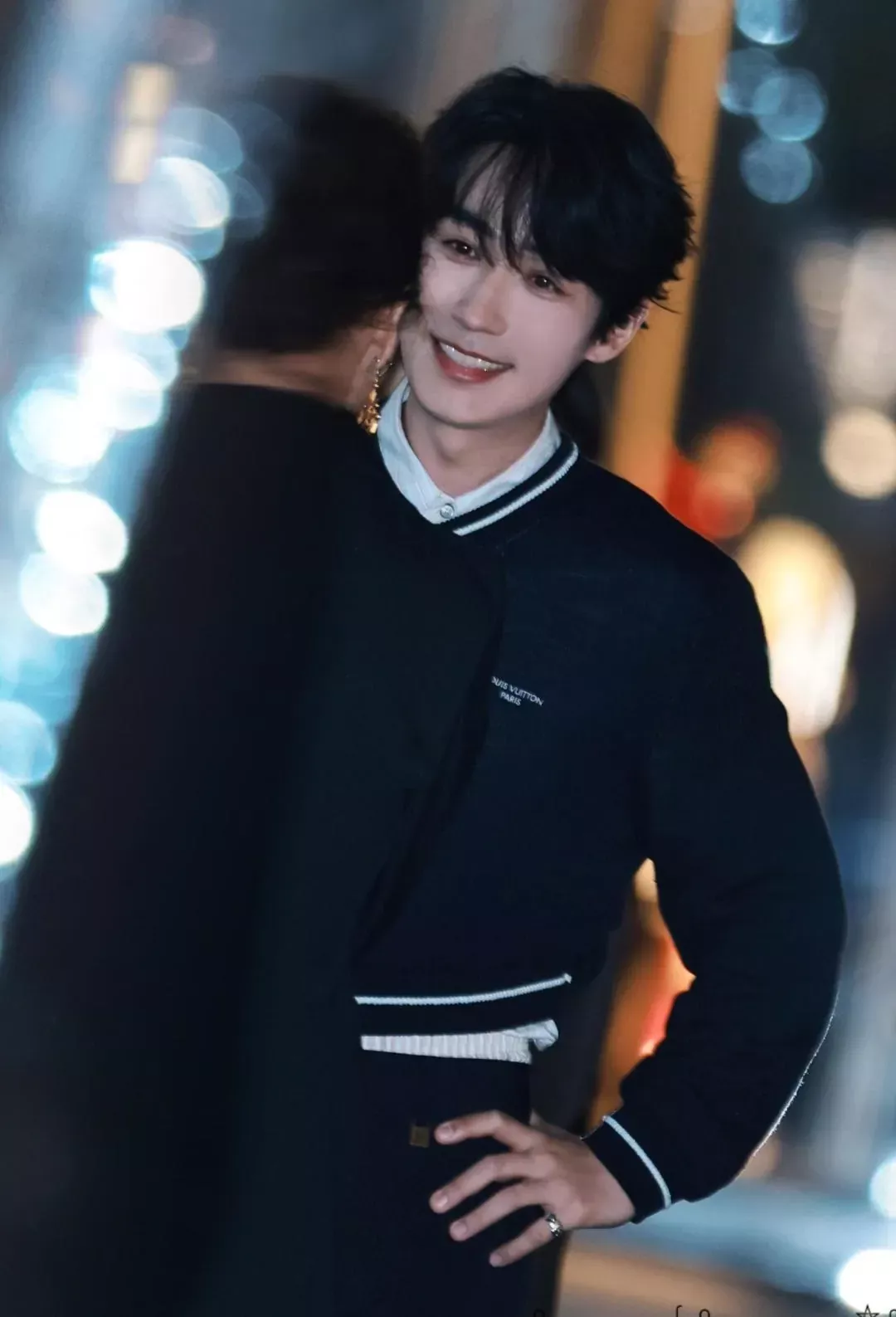 루이비통 브이넥 자수 케이블 남녀공용 긴소매 니트 상세 이미지 15