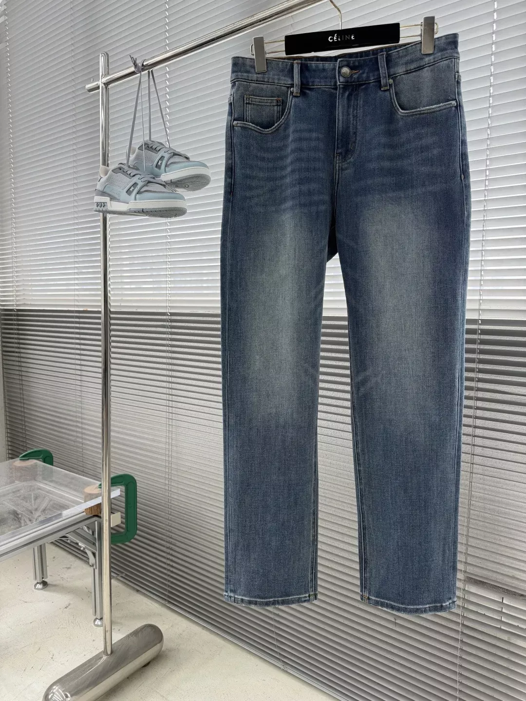 루이비통 워시드 스트레이트 남녀공용 데님 팬츠 상세 이미지 1