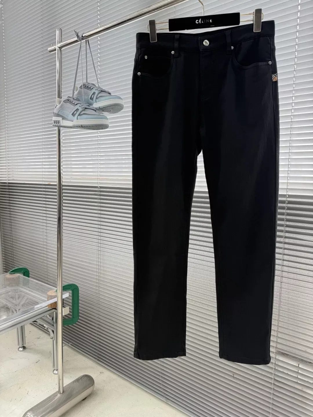 버버리 스트레이트 핏 데님 팬츠 상세 이미지 1