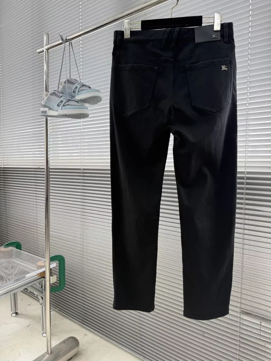 버버리 스트레이트 핏 데님 팬츠 상세 이미지 2