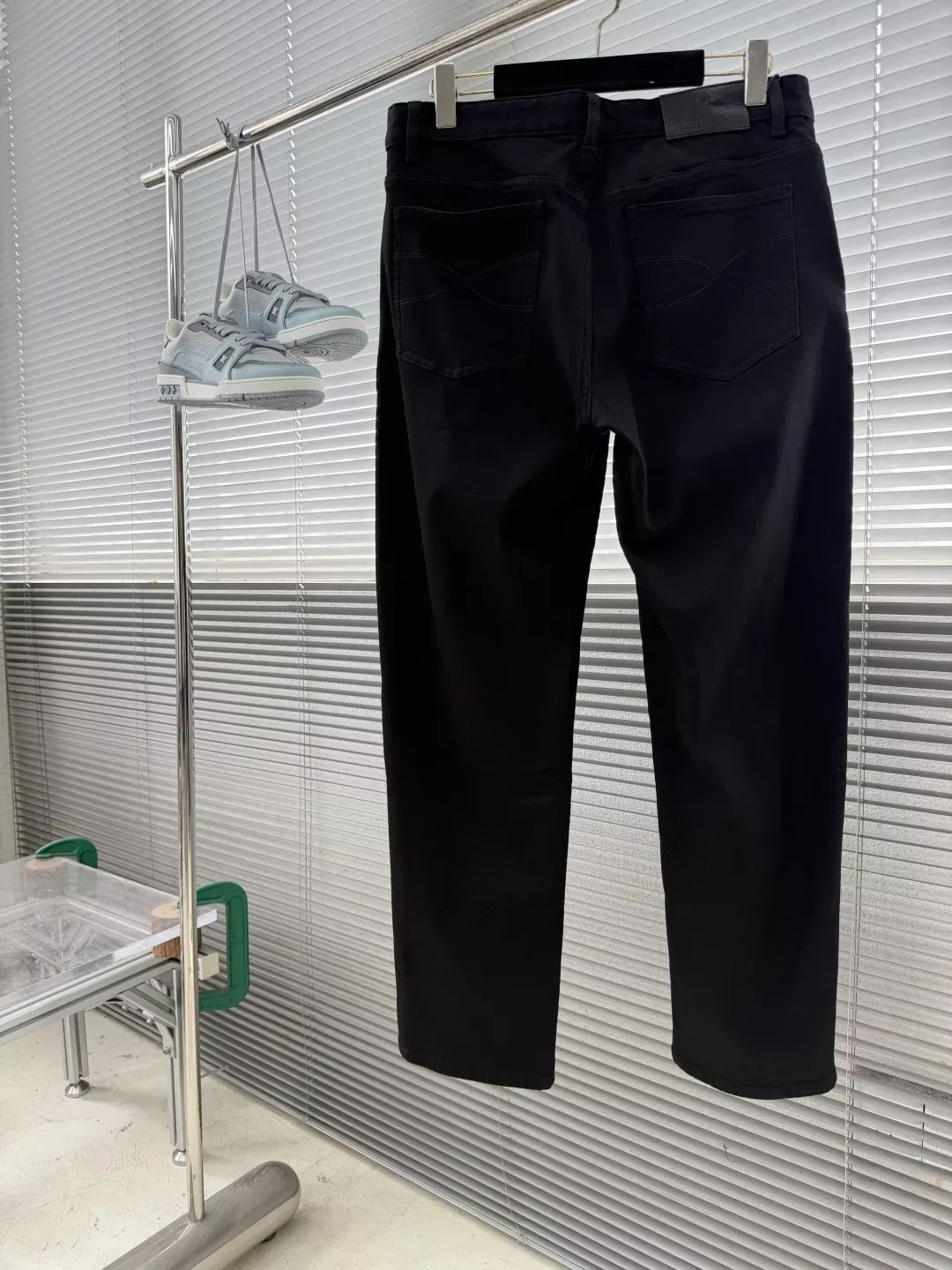 브루넬로쿠치넬리 블랙 코튼 혼방 남녀공용 슬렉스 팬츠 상세 이미지 2