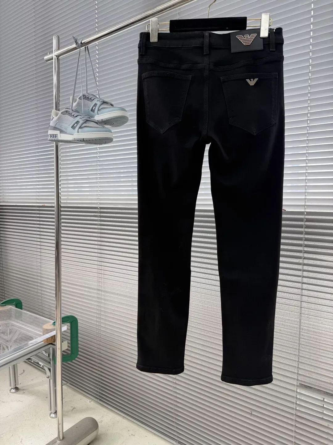 아르마니 스트레이트 핏 남녀공용 데님 팬츠 상세 이미지 2