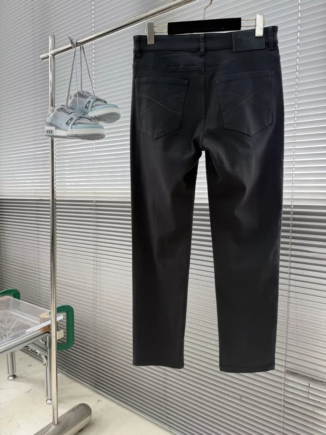 브루넬로쿠치넬리 코튼 블렌드 스트레이트 남녀공용 캐쥬얼 팬츠 상세 이미지 2