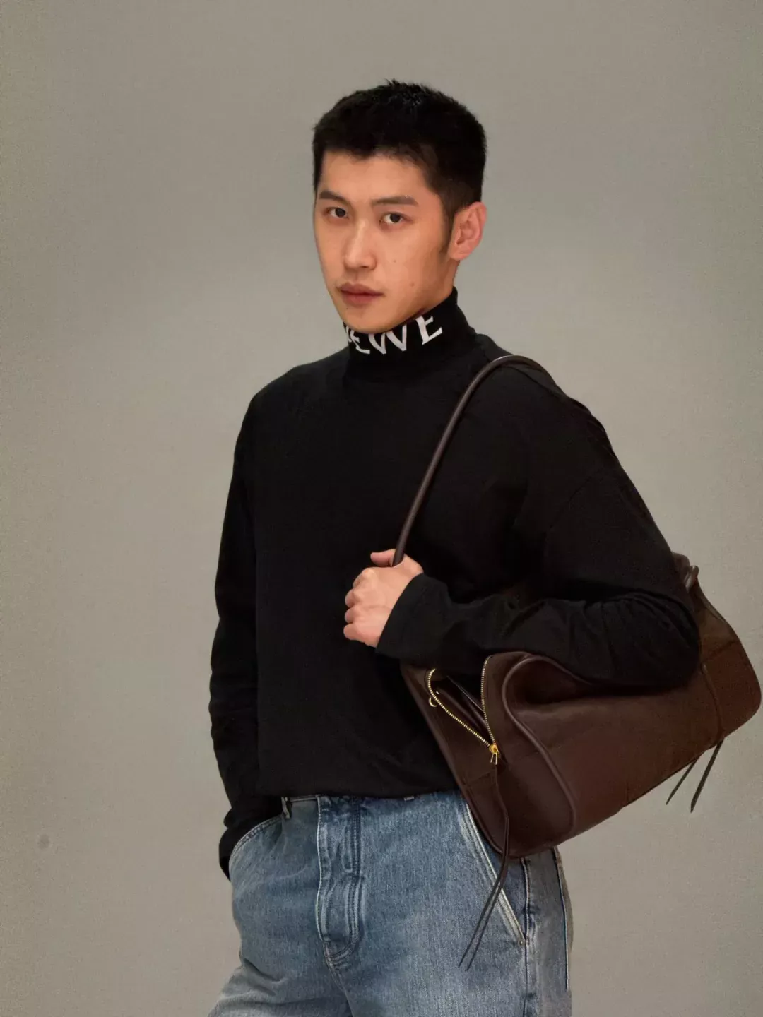 로에베 레터링 프린트 반목 남녀공용 긴소매 티셔츠 상세 이미지 18