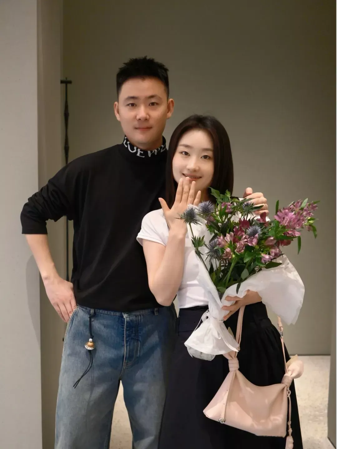 로에베 레터링 프린트 반목 남녀공용 긴소매 티셔츠 상세 이미지 19