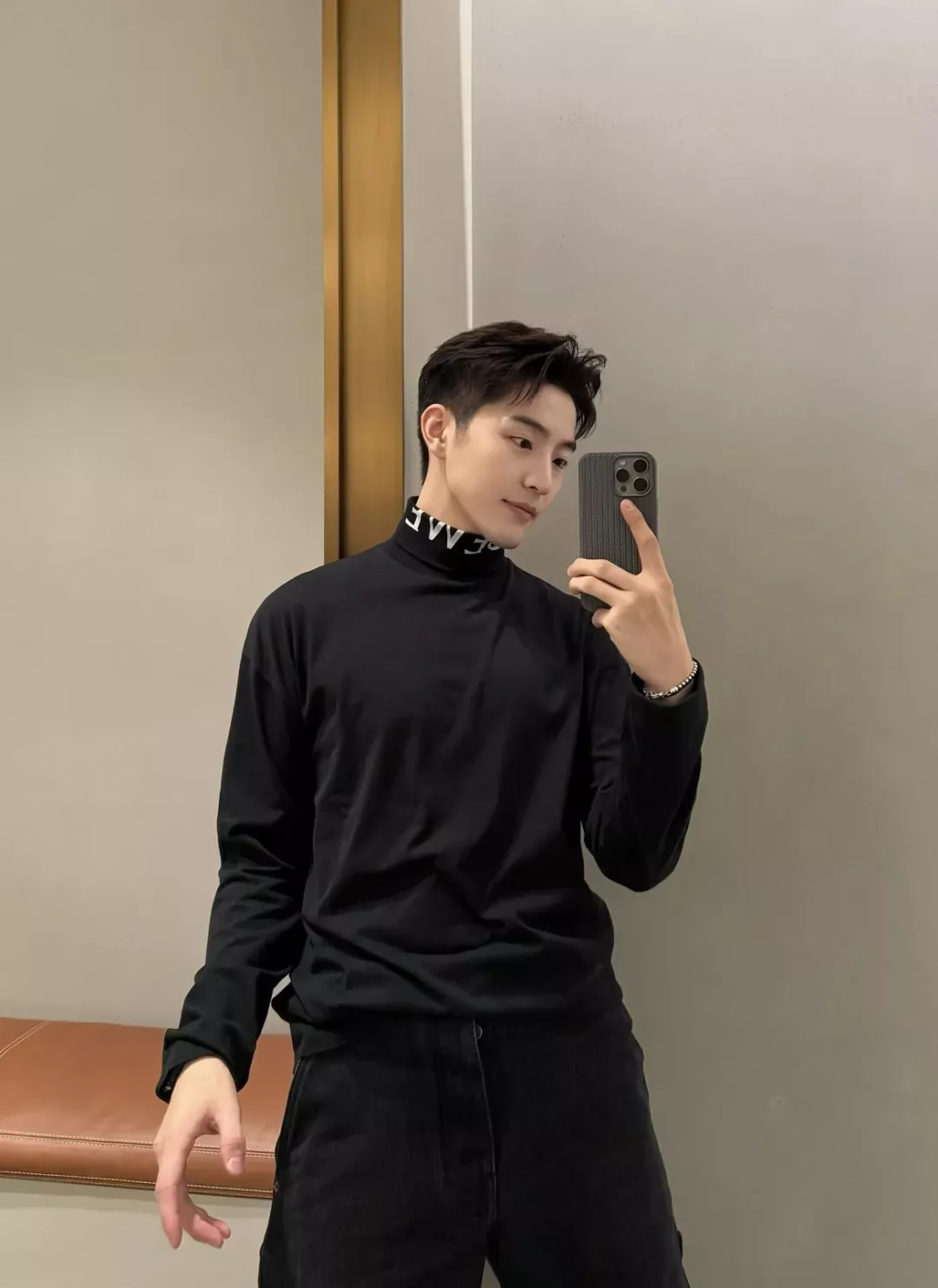 로에베 레터링 프린트 반목 남녀공용 긴소매 티셔츠 상세 이미지 21