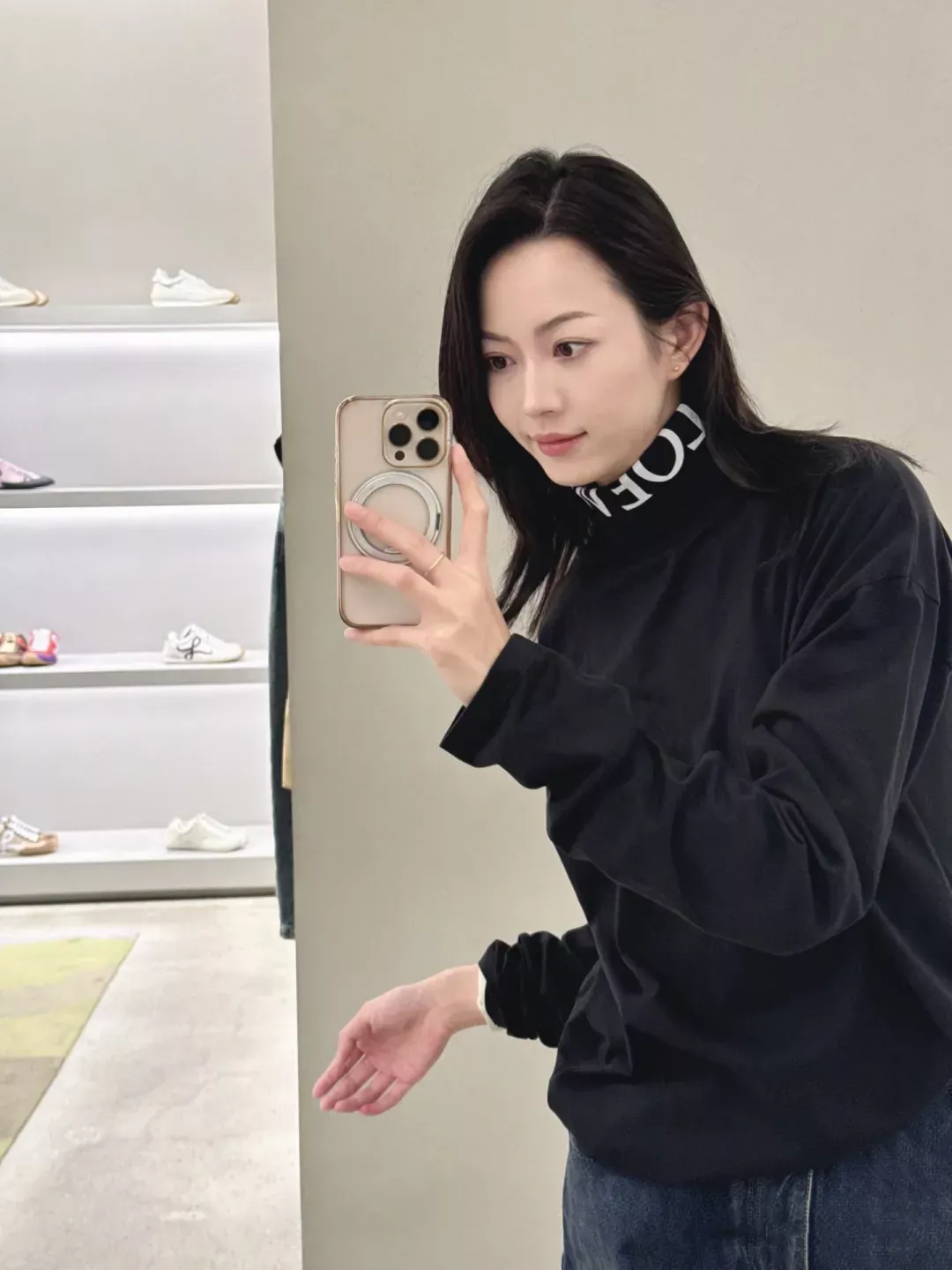 로에베 레터링 프린트 반목 남녀공용 긴소매 티셔츠 상세 이미지 23