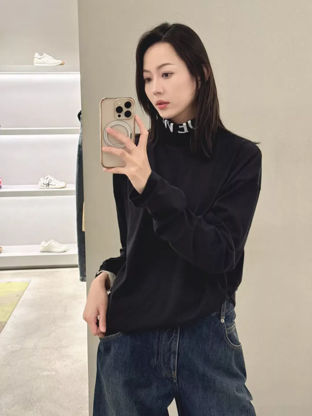 로에베 레터링 프린트 반목 남녀공용 긴소매 티셔츠 상세 이미지 24