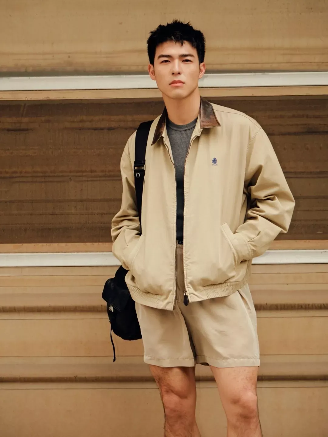 프라다 배색 가죽 카라 남녀공용 집업 재킷 상세 이미지 25