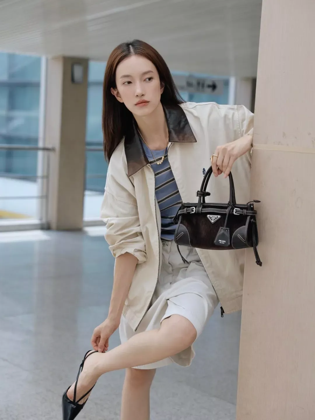 프라다 배색 가죽 카라 남녀공용 집업 재킷 상세 이미지 29