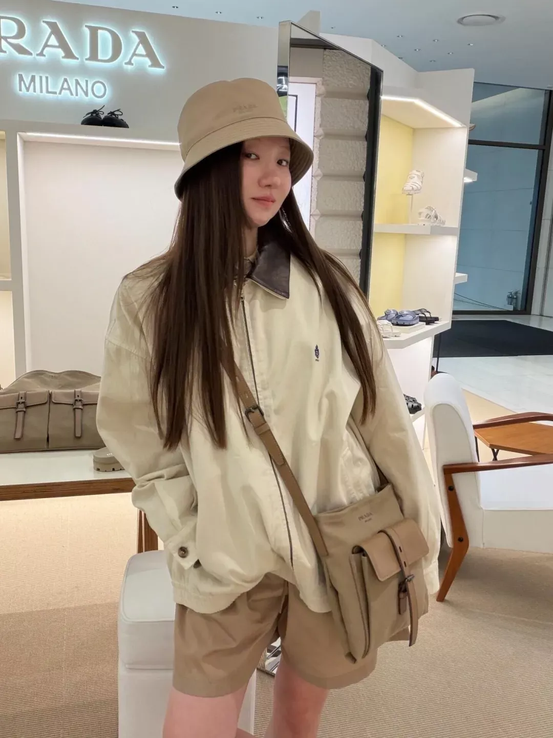 프라다 배색 가죽 카라 남녀공용 집업 재킷 상세 이미지 30