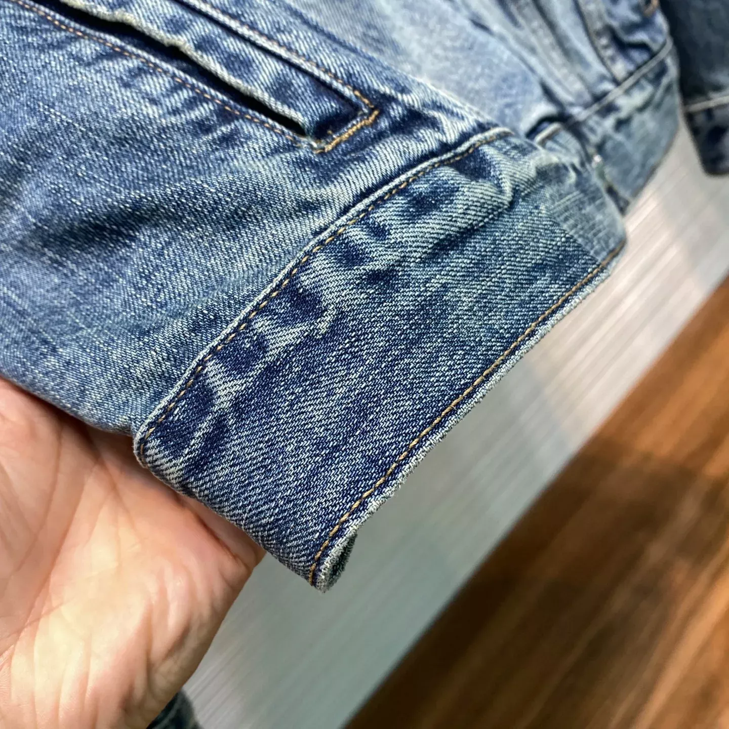 프라다 배색 가죽 패치 워싱 남녀공용 데님 재킷 상세 이미지 5