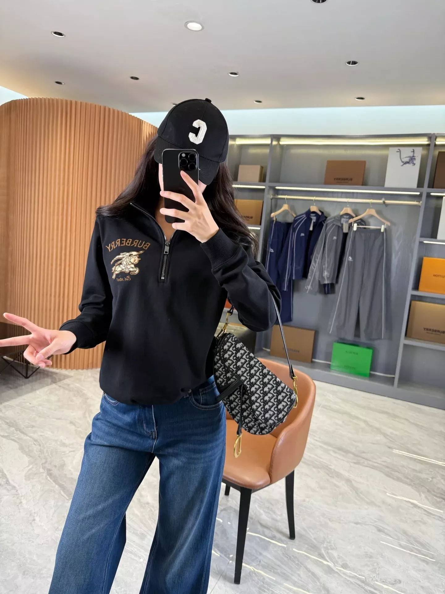 버버리 자수 반집업 하이넥 남녀공용 맨투맨 티셔츠 상세 이미지 40