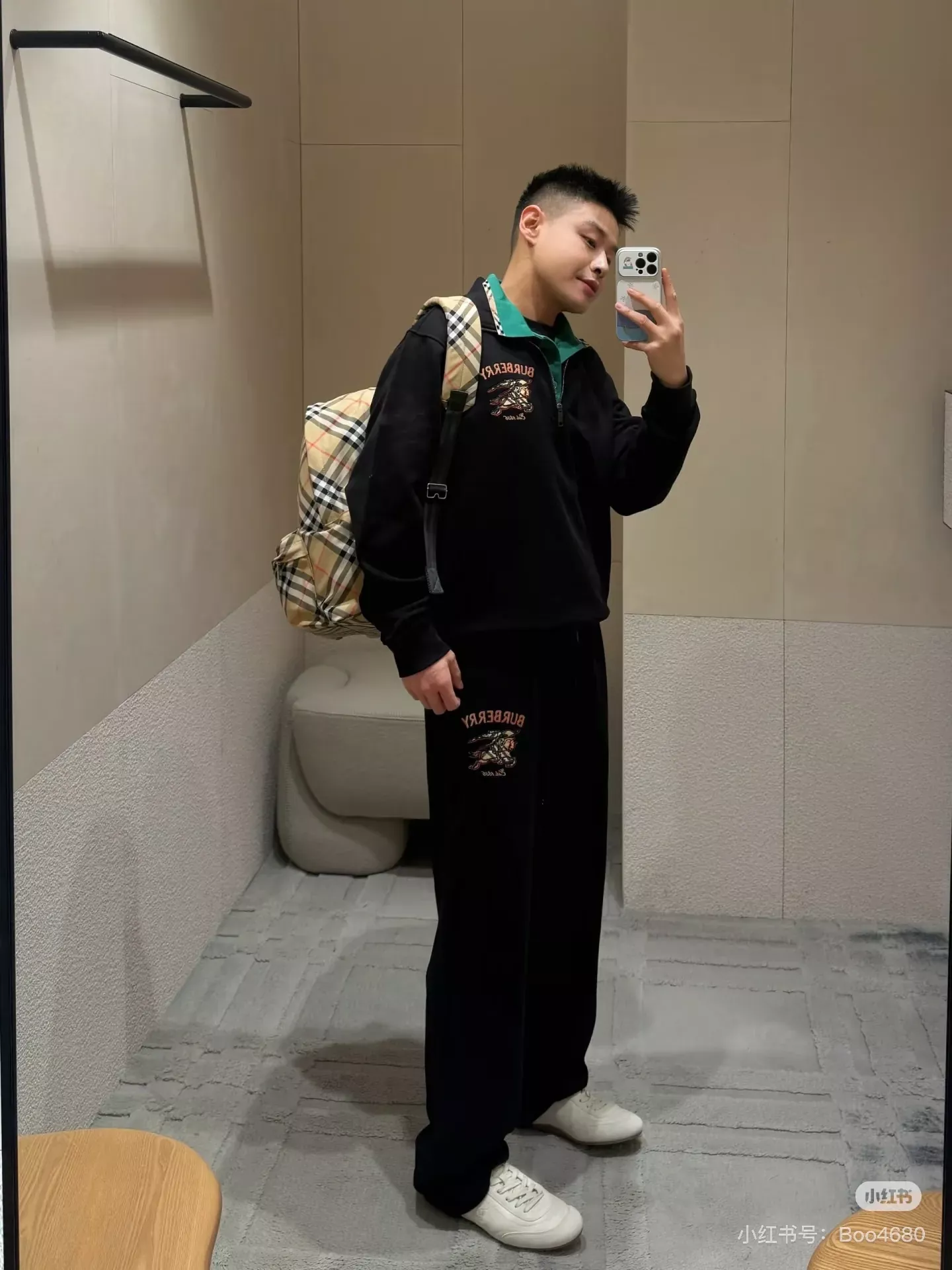 버버리 체크 기사 자수 남녀공용 트레이닝 팬츠 상세 이미지 40
