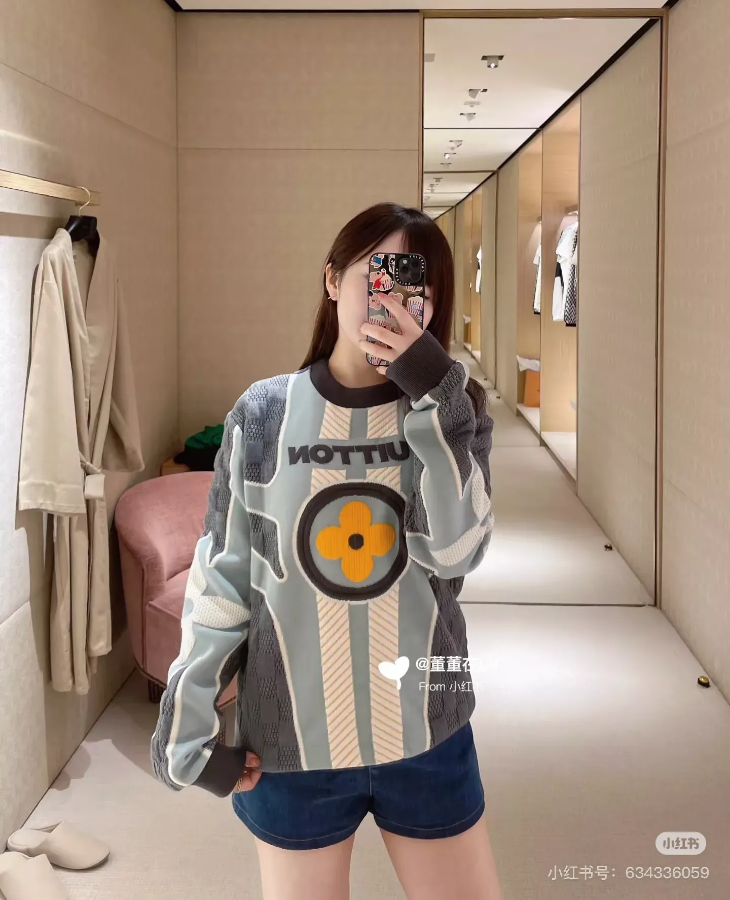 루이비통 체커보드 자카드 맨투맨 티셔츠 상세 이미지 40