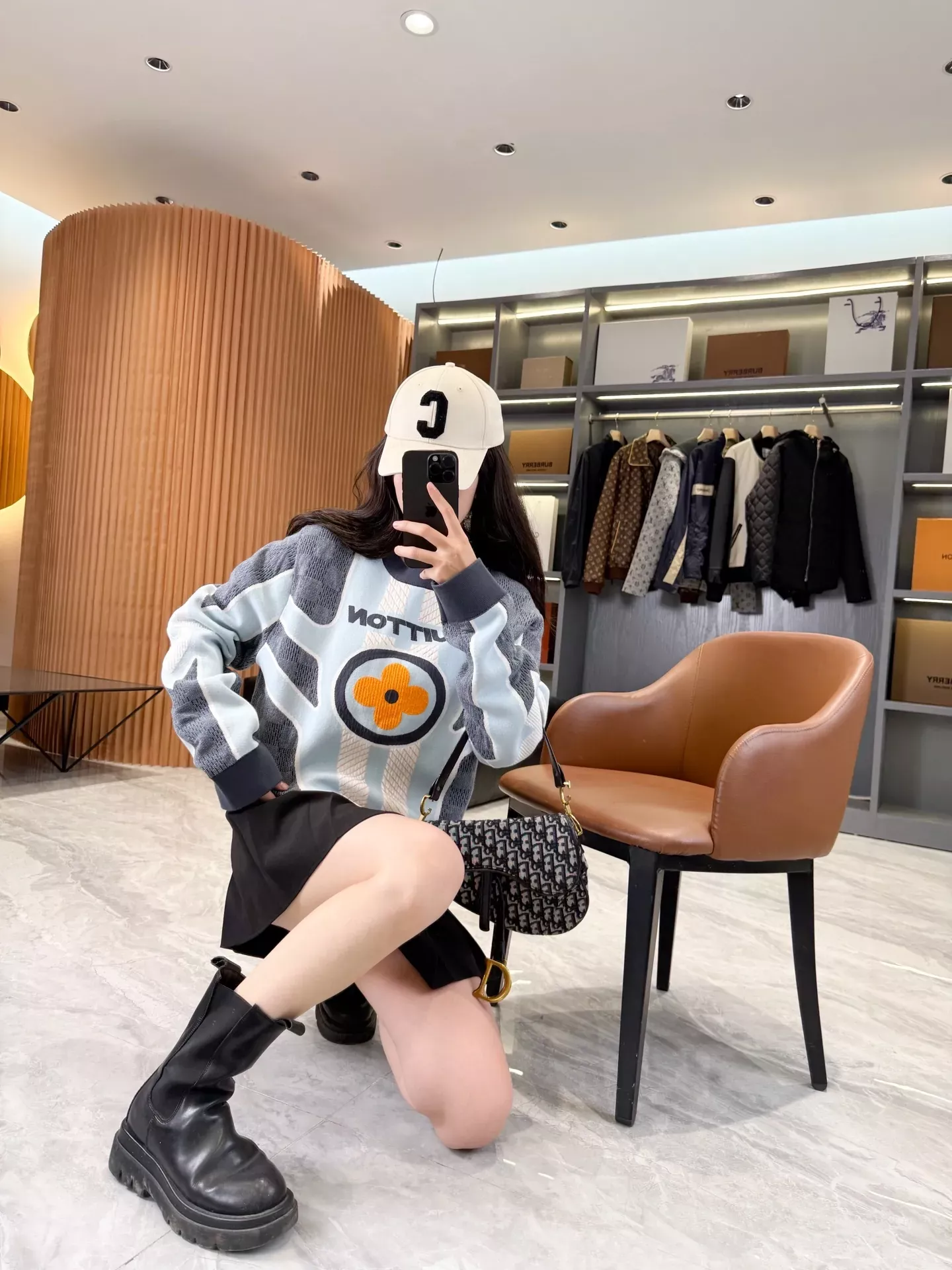 루이비통 체커보드 자카드 맨투맨 티셔츠 상세 이미지 44