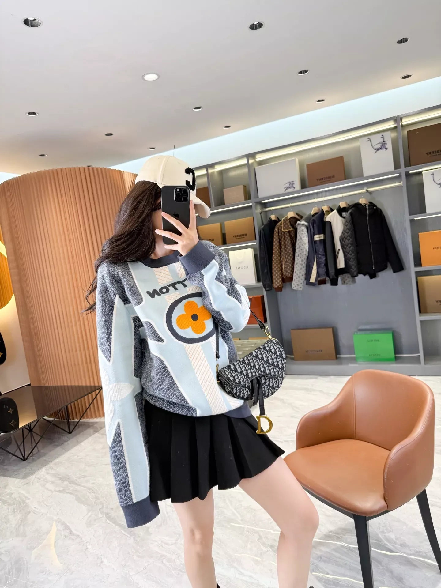루이비통 체커보드 자카드 맨투맨 티셔츠 상세 이미지 46