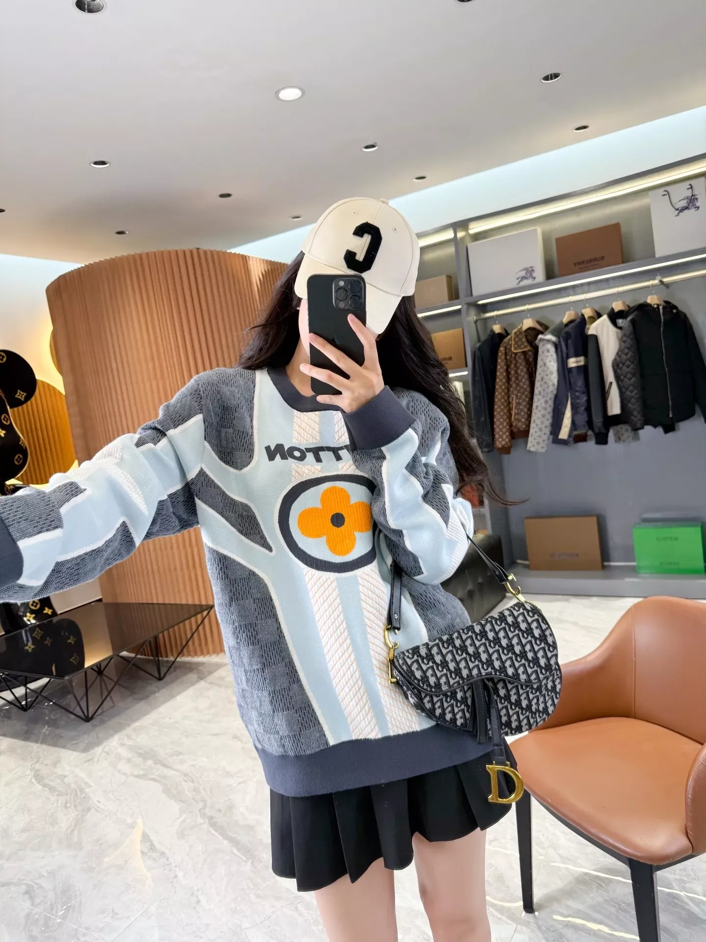 루이비통 체커보드 자카드 맨투맨 티셔츠 상세 이미지 47