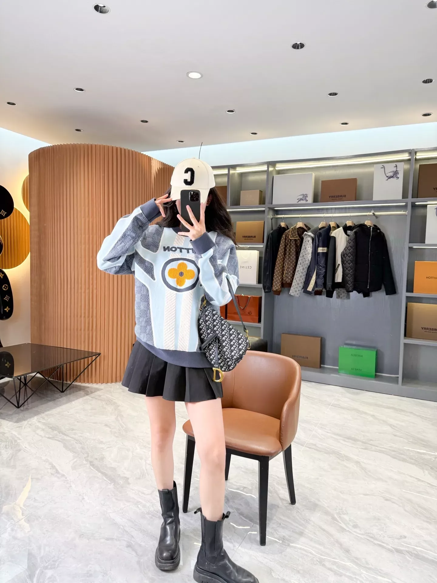 루이비통 체커보드 자카드 맨투맨 티셔츠 상세 이미지 49